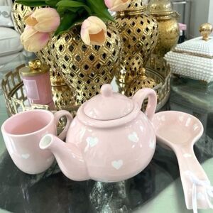 NWT Terramoto Heart Pink Heart Teapot and 1 cup and Spoon Rest